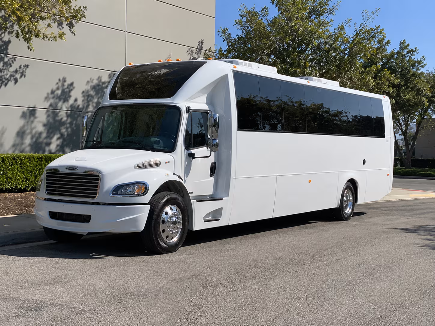Ontario Birthday, Sweet 16, & Quinceañera Transportation party bus exterior