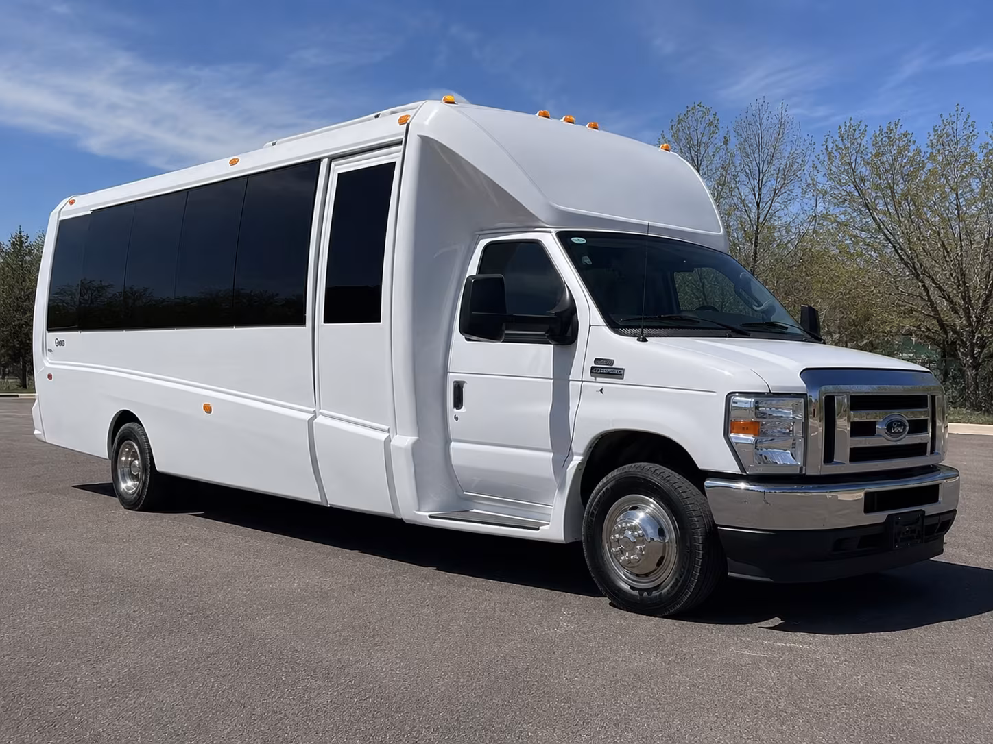 Ontario Winery Tour & Pub Crawl Transportation party bus exterior