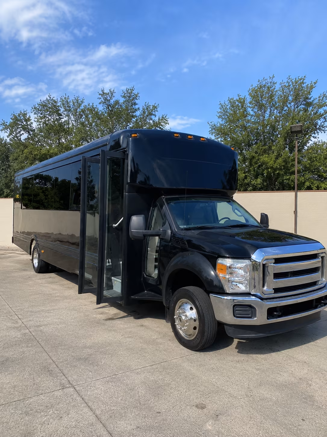 Riverside Winery Tour & Pub Crawl Transportation